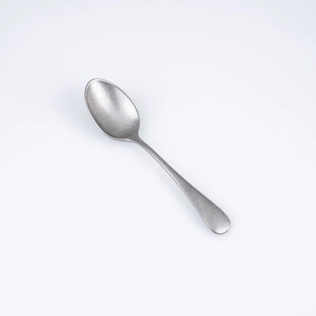 Vintage inox Old English dinner knife with smooth handle for luxury dining and versatile use, length 222mm.