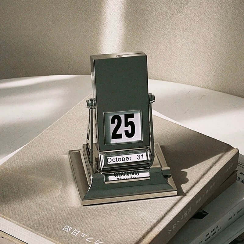Timeless Rotating Desk Date Keeper