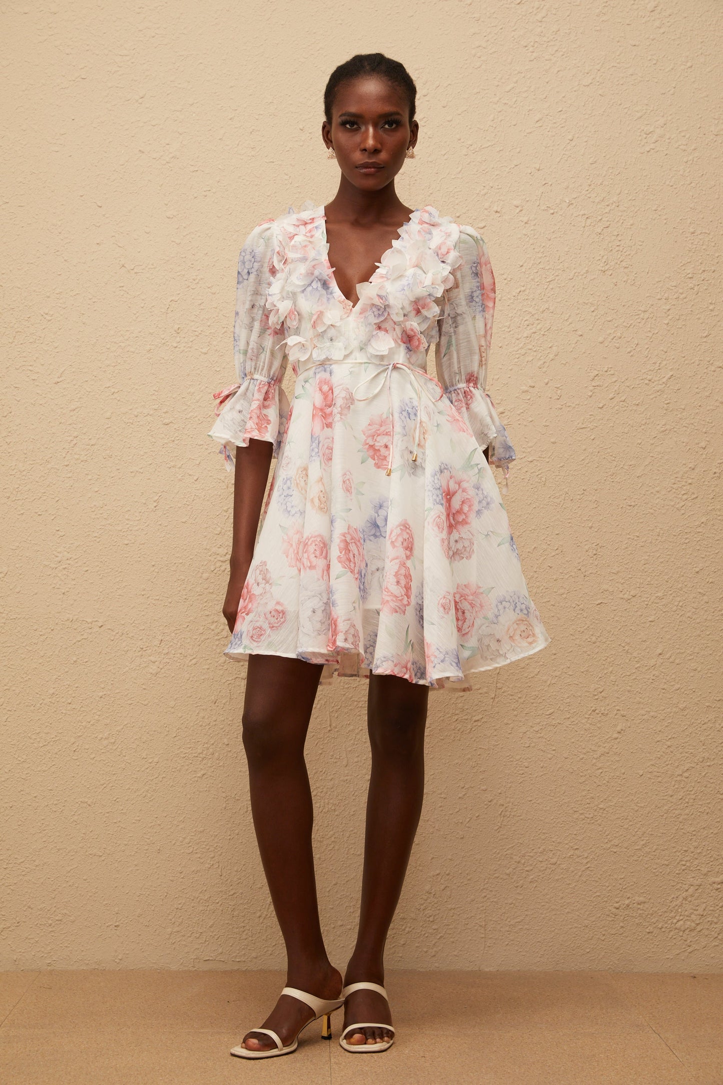 Téa White Floral Appliqué Mini Dress