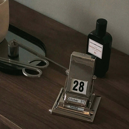 Timeless Rotating Desk Date Keeper