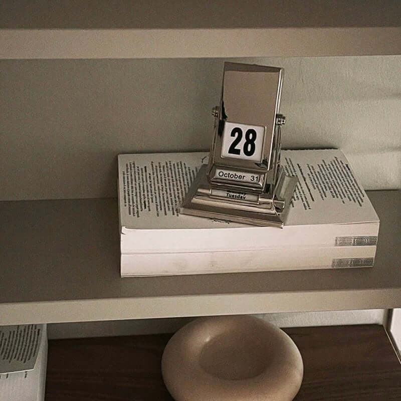 Timeless Rotating Desk Date Keeper