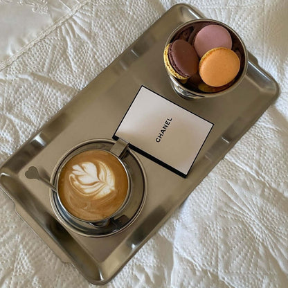 Large 32x16cm stainless steel tray, ideal for main courses, featuring a sleek and modern minimalist design.
